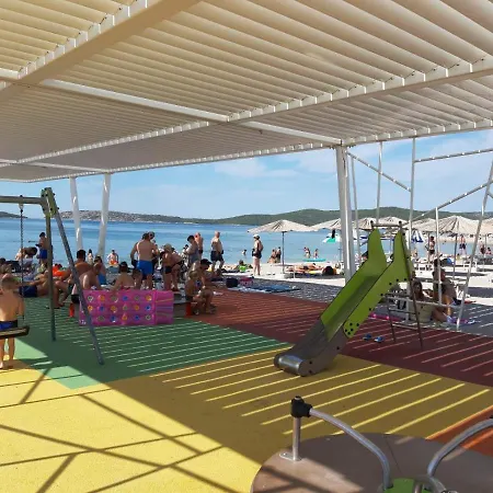 Brodarica شقة شيبينيك