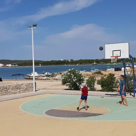 شقة Brodarica شيبينيك